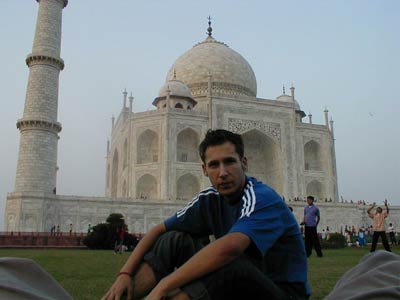 Ümit Konuray vor dem Taj Mahal Ümit Konuray vor dem Taj Mahal