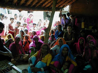 Ümit Konurays erster Besuch bei einer Frauen-Selbsthilfe-Gruppe Ümit Konurays erster Besuch bei einer Frauen-Selbsthilfe-Gruppe