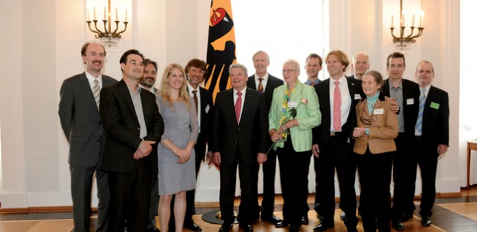 B.A.U.M.-Preisträger 2012 und B.A.U.M.-Vorstand bei Bundespräsident Joachim Gauck in Schloss Bellevue. Foto: Uwe Aufderheide