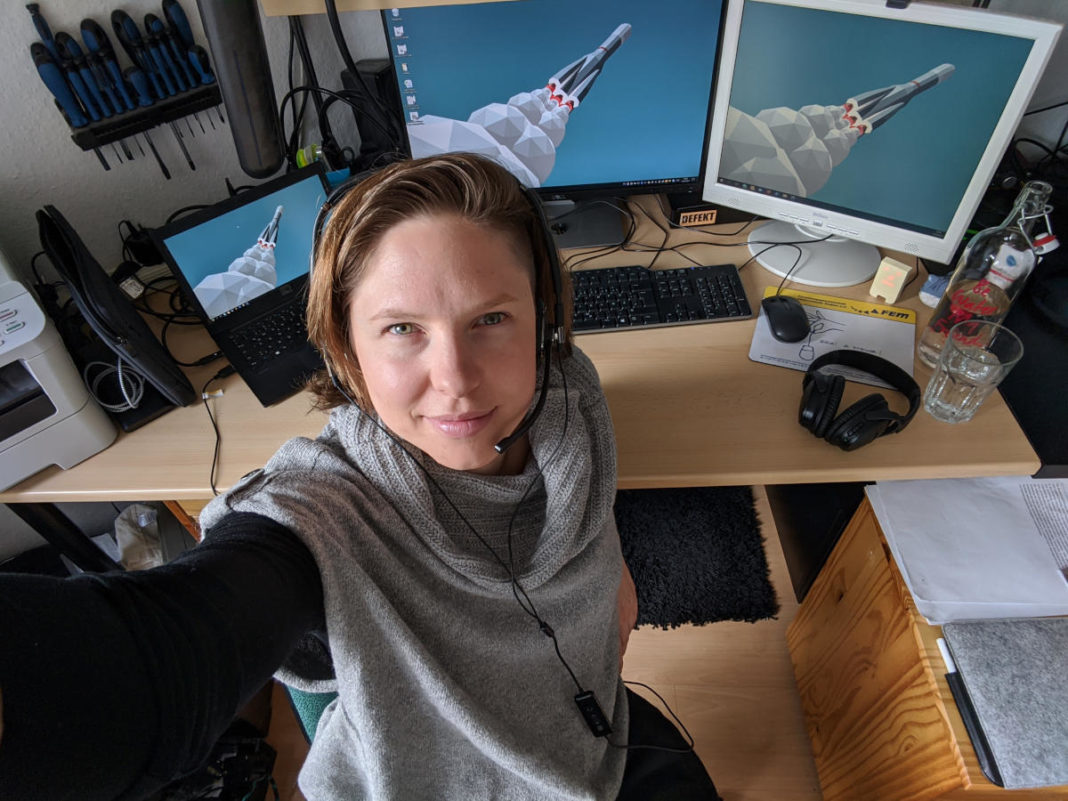 DLR Carina Haupt im Homeoffice