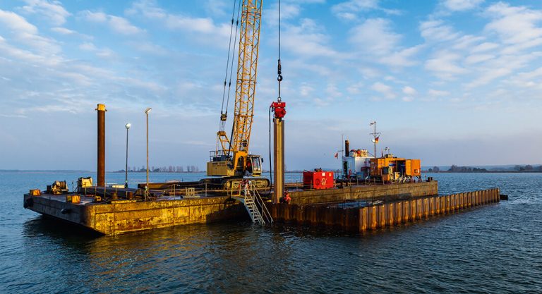Bauingenieur im Wasserbau