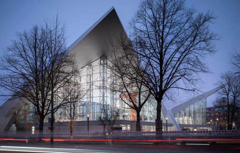 „Schwimmoper“ Hamburg Sanierung mit Fingerspitzengefühl